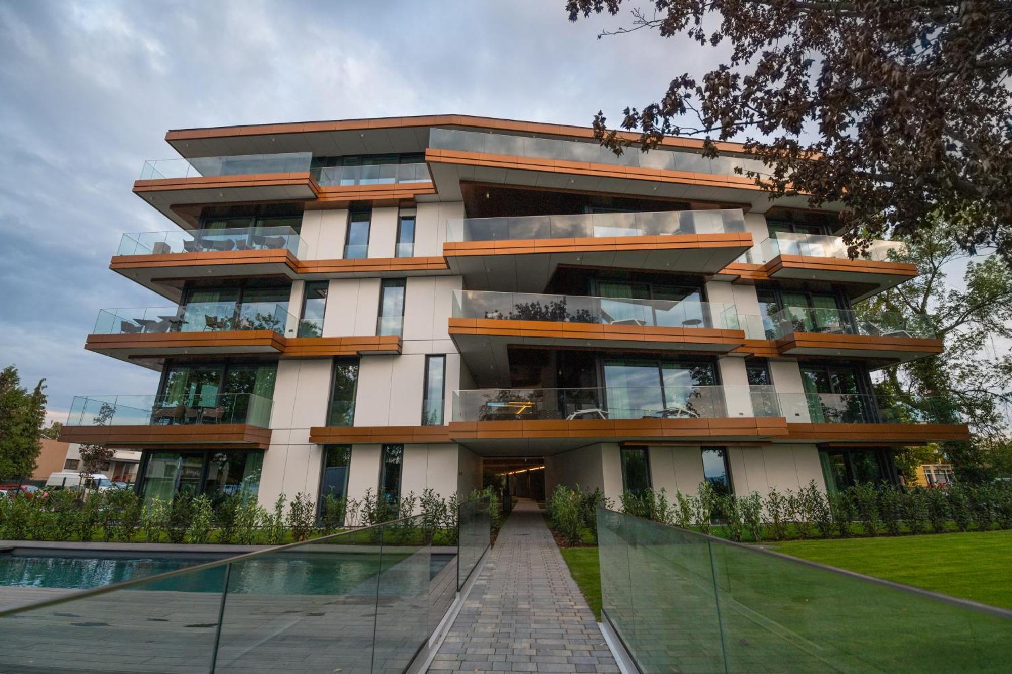 Bj81 Suite Hotel Siófok Eksteriør billede