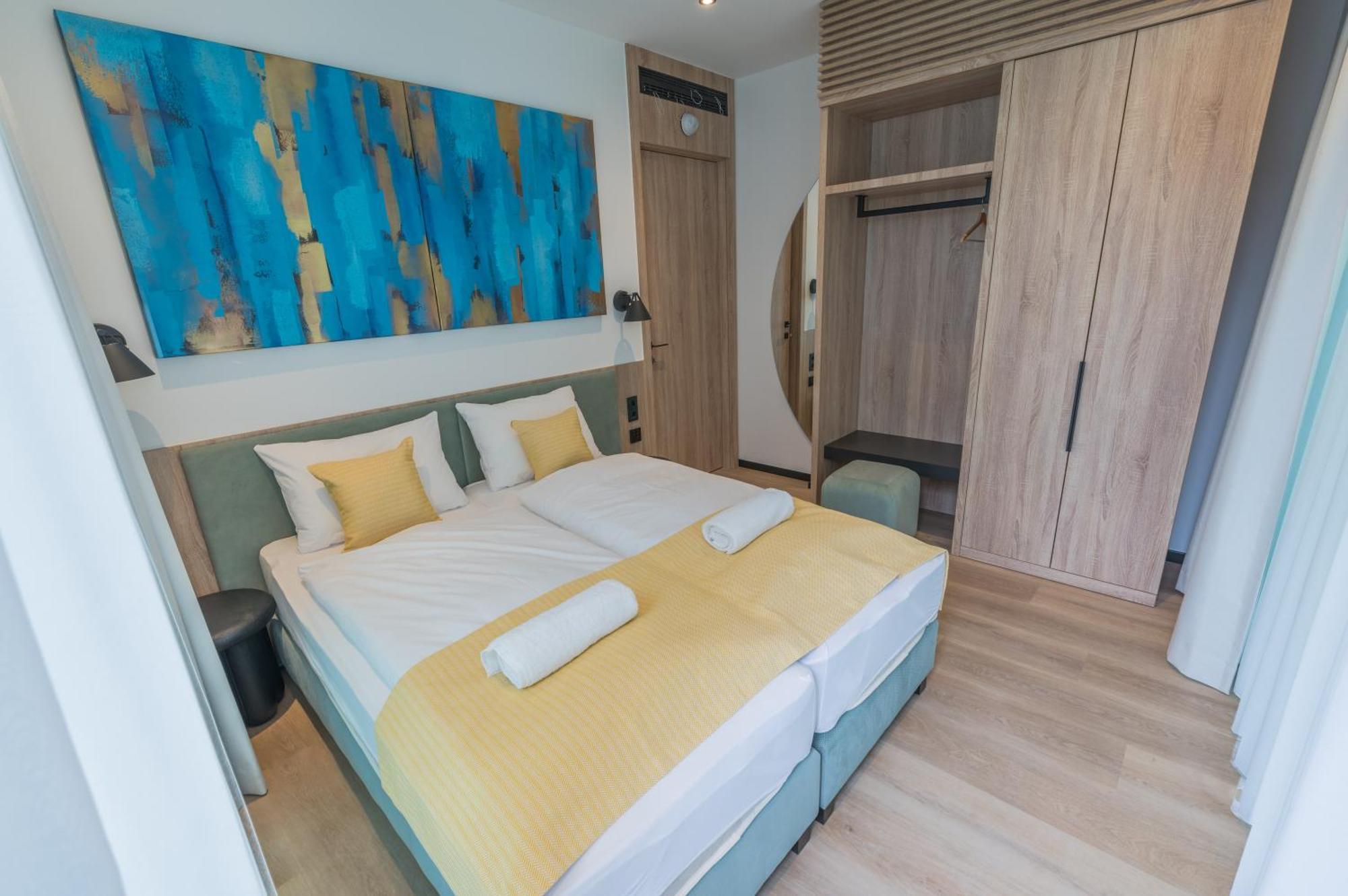 Bj81 Suite Hotel Siófok Eksteriør billede