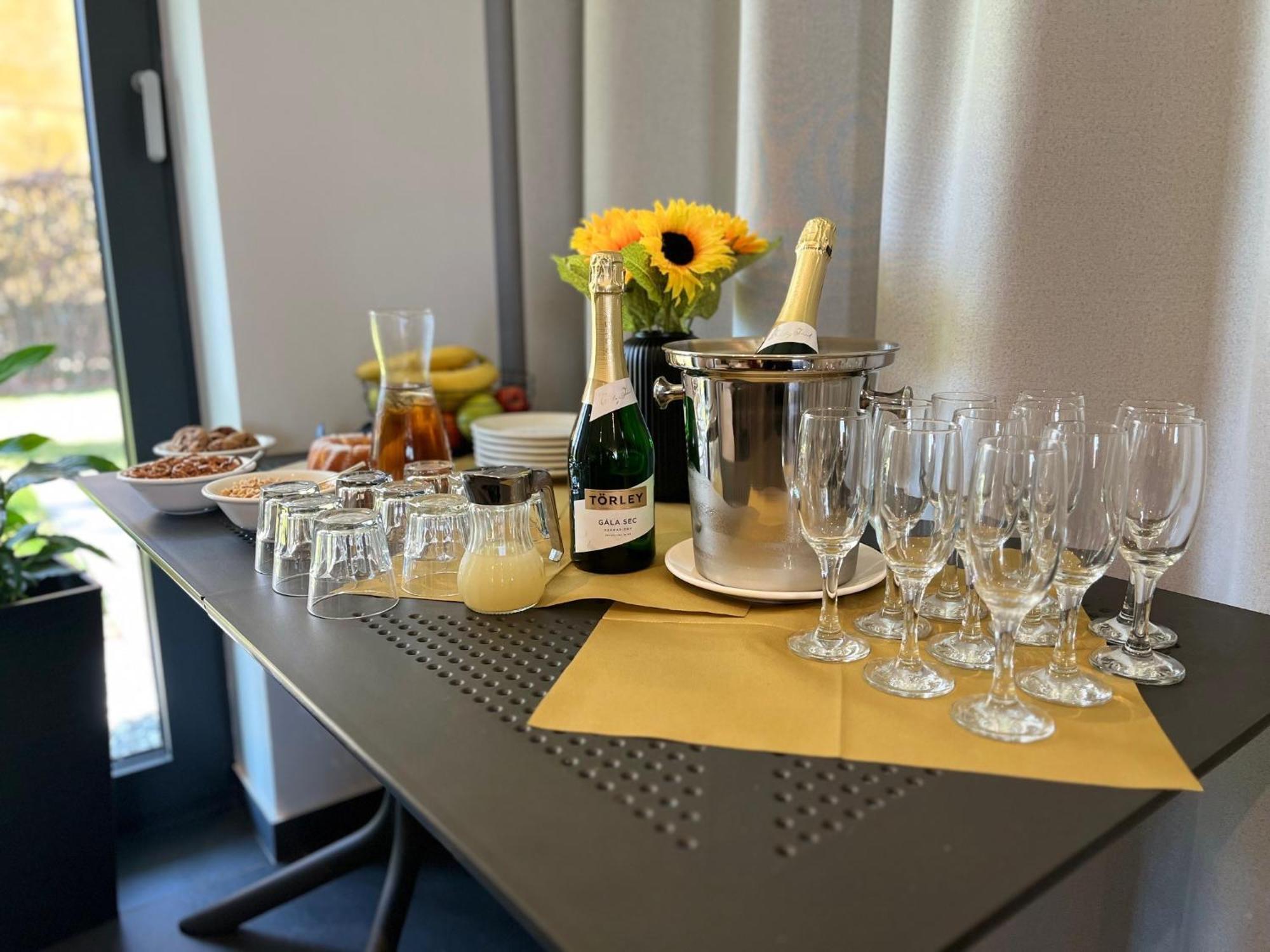 Bj81 Suite Hotel Siófok Eksteriør billede
